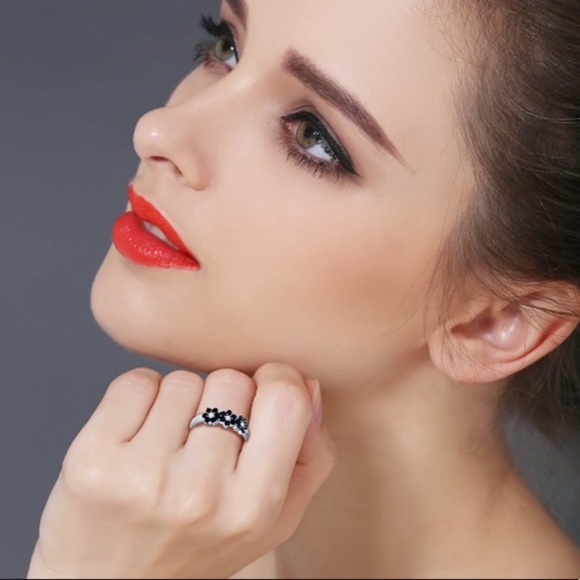 🖤NWOT sterling silver black spinel flower ring 🖤 - Picture 5 of 7